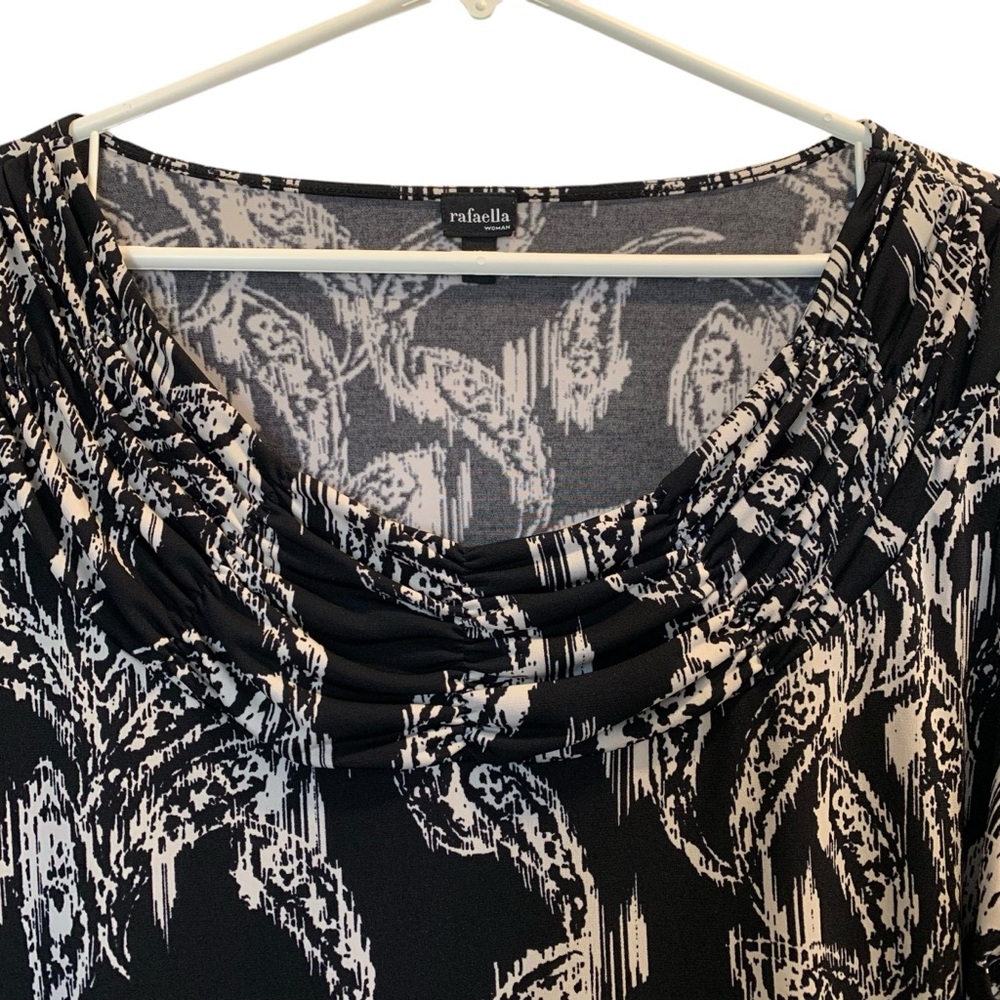 Rafaella Scoop Neck Short Sleeve Paisley Top Size 1X - Picture 2 of 11
